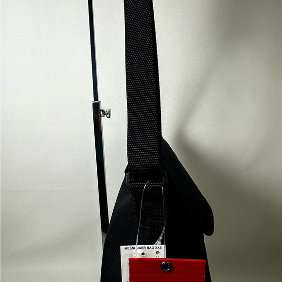 Manhattan Portage XXS Messenger Bag Black Crossbody Bag - Picture 6 of 8